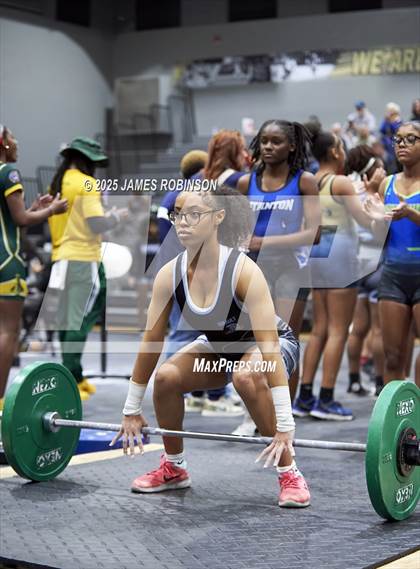 Thumbnail 1 in FHSAA Class 2A District Final photogallery.