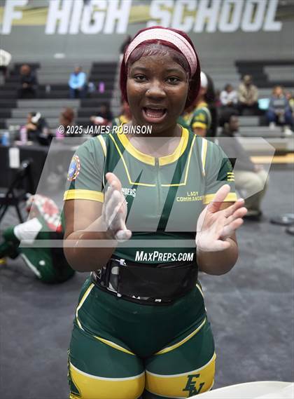Thumbnail 2 in FHSAA Class 2A District Final photogallery.