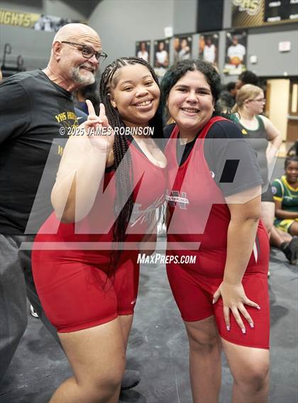 Thumbnail 2 in FHSAA Class 2A District Final photogallery.
