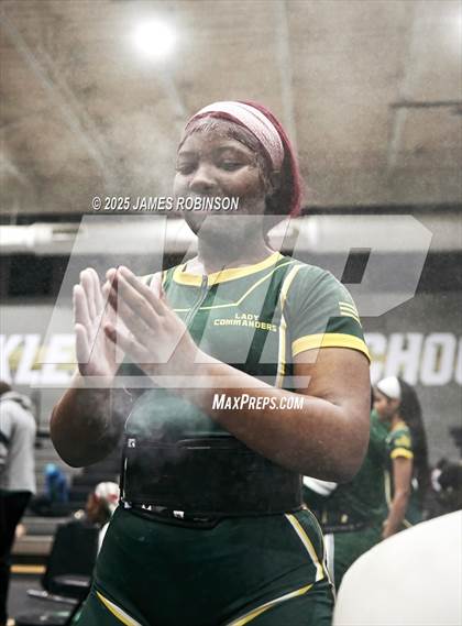 Thumbnail 2 in FHSAA Class 2A District Final photogallery.