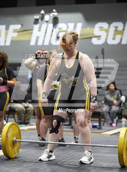 Thumbnail 1 in FHSAA Class 2A District Final photogallery.