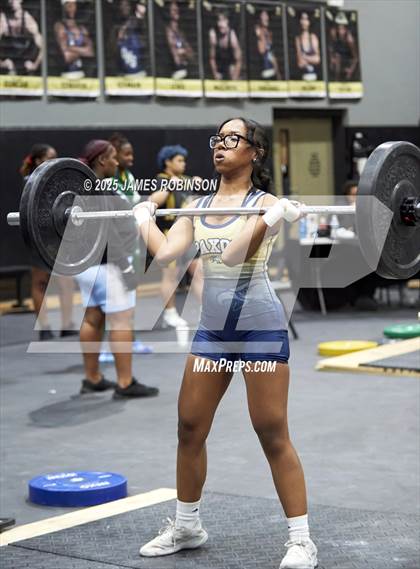 Thumbnail 3 in FHSAA Class 2A District Final photogallery.