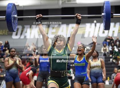 Thumbnail 1 in FHSAA Class 2A District Final photogallery.