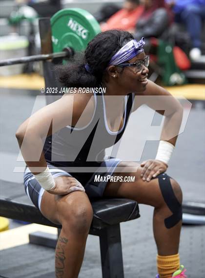 Thumbnail 2 in FHSAA Class 2A District Final photogallery.