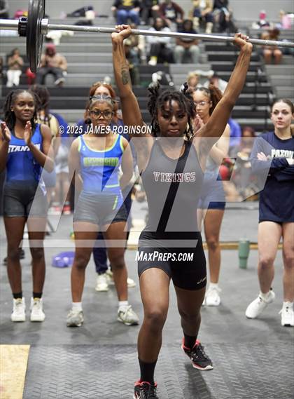 Thumbnail 1 in FHSAA Class 2A District Final photogallery.