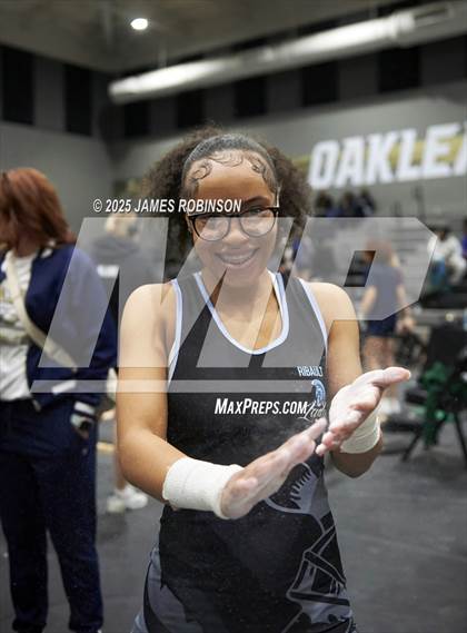 Thumbnail 2 in FHSAA Class 2A District Final photogallery.