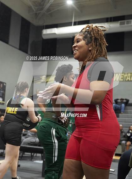 Thumbnail 3 in FHSAA Class 2A District Final photogallery.