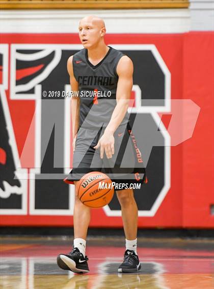 Thumbnail 2 in Central vs Red Mountain (PUHSD Coyote Classic Tournament) photogallery.