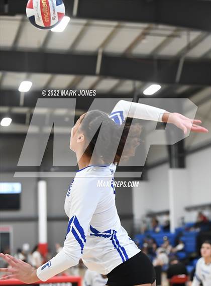 Thumbnail 1 in Village Christian vs. Chandler (Nike TOC Southwest) photogallery.
