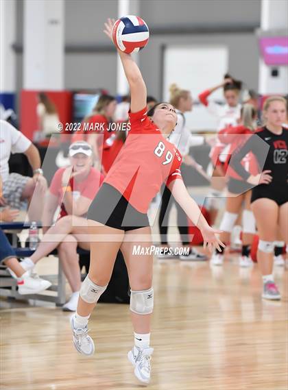 Thumbnail 2 in Village Christian vs. Chandler (Nike TOC Southwest) photogallery.