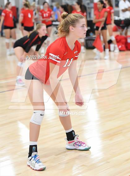 Thumbnail 2 in Village Christian vs. Chandler (Nike TOC Southwest) photogallery.