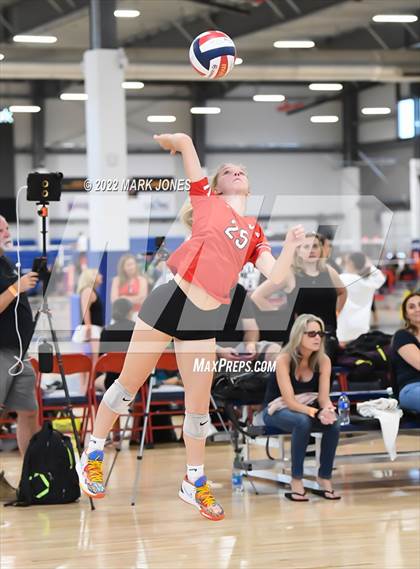 Thumbnail 1 in Village Christian vs. Chandler (Nike TOC Southwest) photogallery.