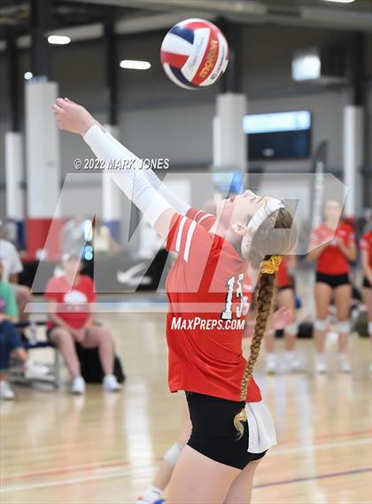 Thumbnail 2 in Village Christian vs. Chandler (Nike TOC Southwest) photogallery.