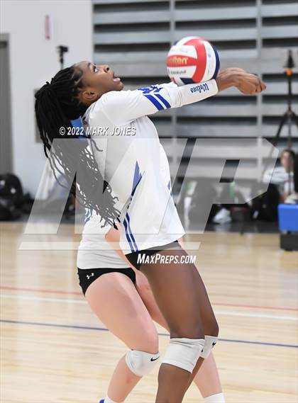Thumbnail 2 in Village Christian vs. Chandler (Nike TOC Southwest) photogallery.
