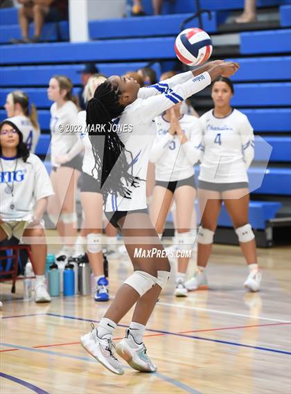 Thumbnail 3 in Village Christian vs. Chandler (Nike TOC Southwest) photogallery.