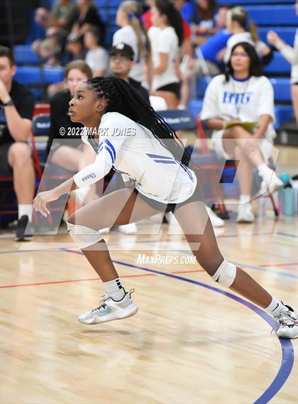 Thumbnail 3 in Village Christian vs. Chandler (Nike TOC Southwest) photogallery.