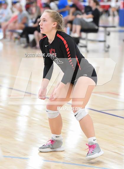 Thumbnail 3 in Village Christian vs. Chandler (Nike TOC Southwest) photogallery.