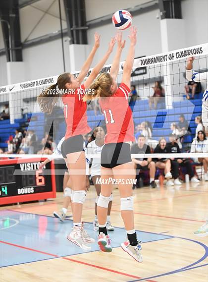 Thumbnail 2 in Village Christian vs. Chandler (Nike TOC Southwest) photogallery.