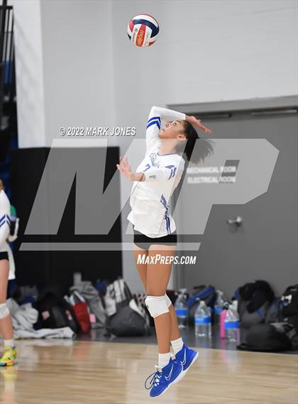 Thumbnail 1 in Village Christian vs. Chandler (Nike TOC Southwest) photogallery.