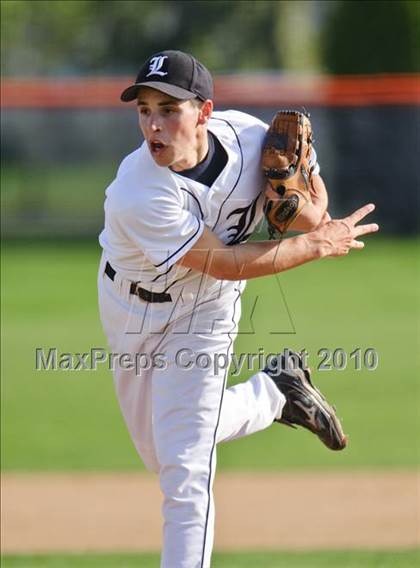 Thumbnail 2 in Libertyville vs. Warren photogallery.