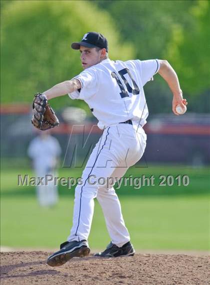 Thumbnail 1 in Libertyville vs. Warren photogallery.
