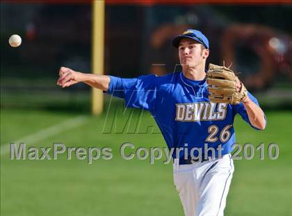Thumbnail 1 in Libertyville vs. Warren photogallery.