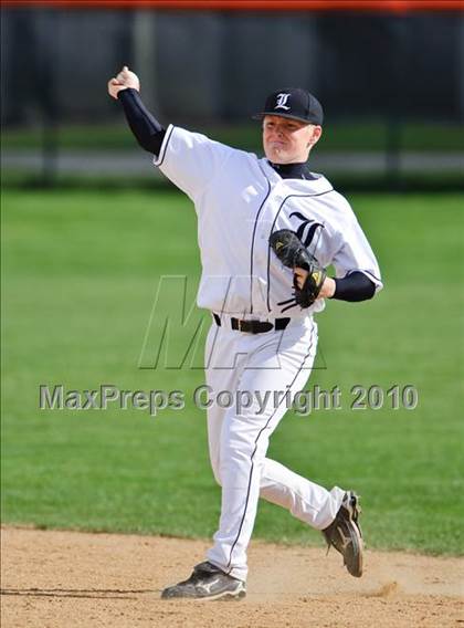 Thumbnail 2 in Libertyville vs. Warren photogallery.