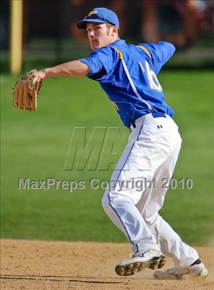 Thumbnail 3 in Libertyville vs. Warren photogallery.