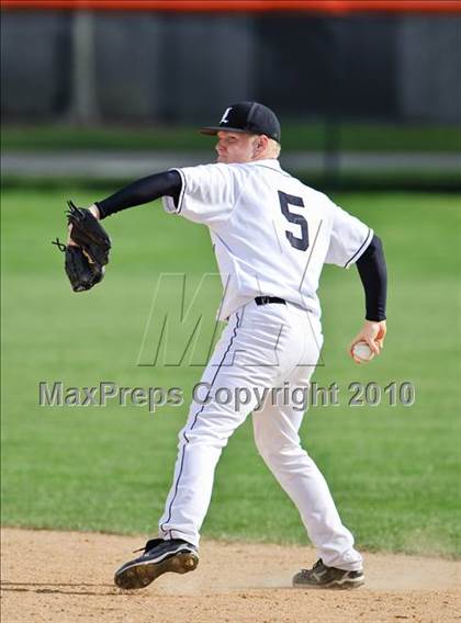 Thumbnail 1 in Libertyville vs. Warren photogallery.