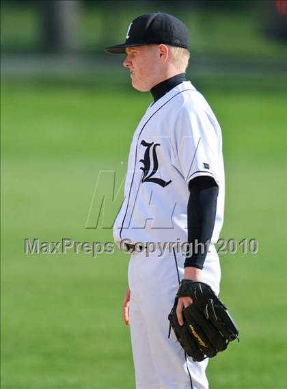 Thumbnail 3 in Libertyville vs. Warren photogallery.