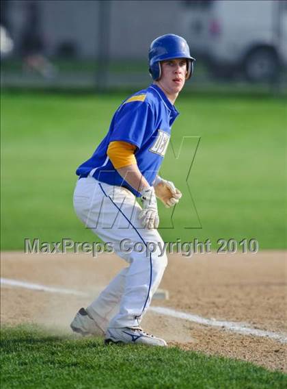 Thumbnail 3 in Libertyville vs. Warren photogallery.