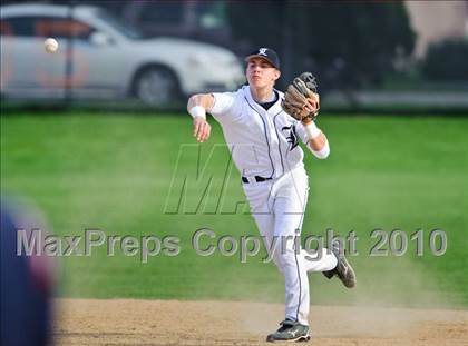 Thumbnail 2 in Libertyville vs. Warren photogallery.