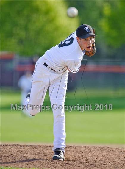 Thumbnail 1 in Libertyville vs. Warren photogallery.