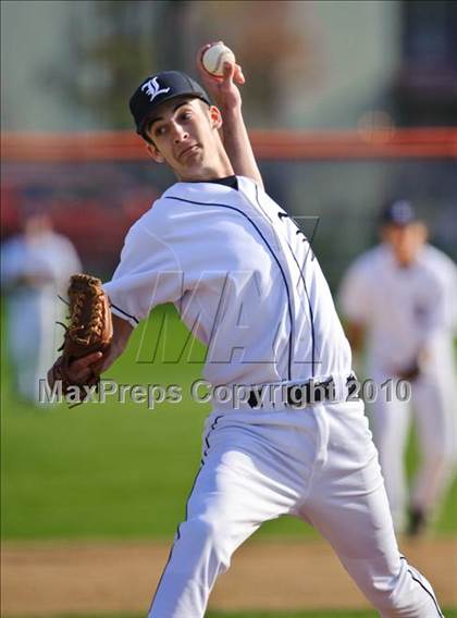 Thumbnail 1 in Libertyville vs. Warren photogallery.