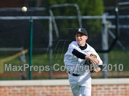 Thumbnail 2 in Libertyville vs. Warren photogallery.