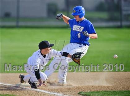 Thumbnail 2 in Libertyville vs. Warren photogallery.