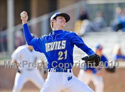 Thumbnail 3 in Libertyville vs. Warren photogallery.