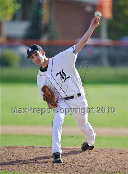 Thumbnail 2 in Libertyville vs. Warren photogallery.
