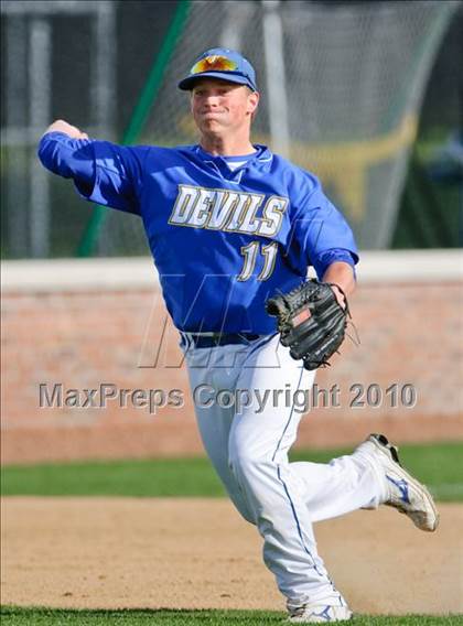 Thumbnail 2 in Libertyville vs. Warren photogallery.
