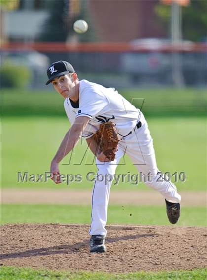 Thumbnail 3 in Libertyville vs. Warren photogallery.