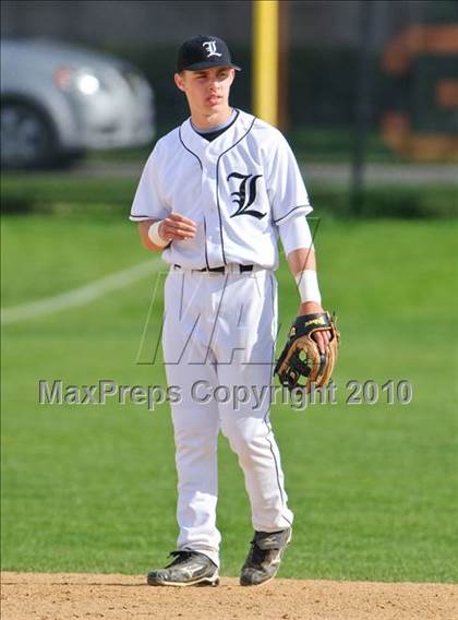 Thumbnail 1 in Libertyville vs. Warren photogallery.