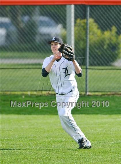 Thumbnail 2 in Libertyville vs. Warren photogallery.