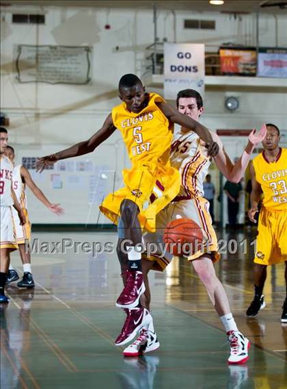 Thumbnail 2 in Ocean View vs Clovis West (Santa Barbara Holiday Classic) photogallery.