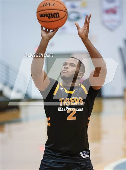 Thumbnail 1 in Harris County vs Griffin (Region 2AAAAA Boys Semi-Final) photogallery.