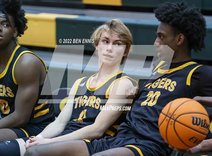 Thumbnail 2 in Harris County vs Griffin (Region 2AAAAA Boys Semi-Final) photogallery.