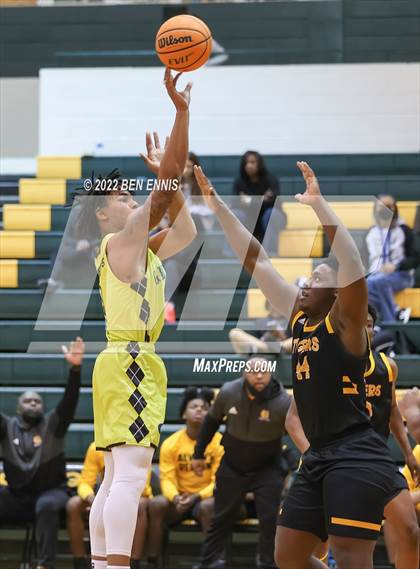 Thumbnail 1 in Harris County vs Griffin (Region 2AAAAA Boys Semi-Final) photogallery.