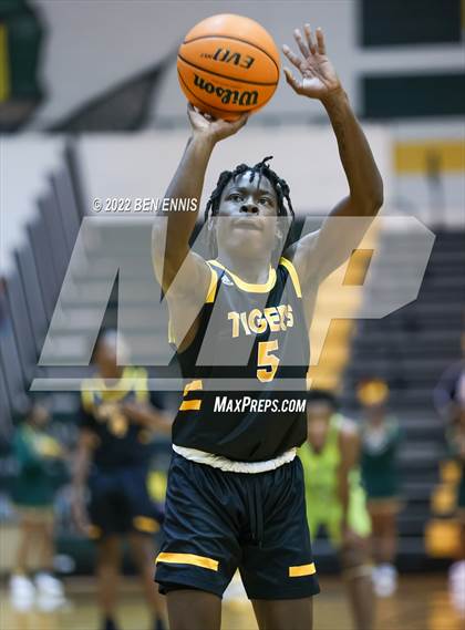 Thumbnail 1 in Harris County vs Griffin (Region 2AAAAA Boys Semi-Final) photogallery.