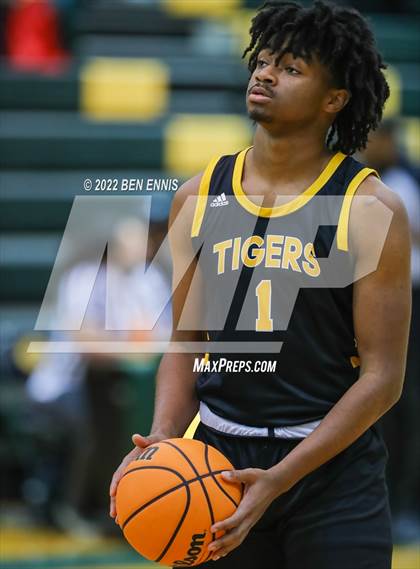 Thumbnail 3 in Harris County vs Griffin (Region 2AAAAA Boys Semi-Final) photogallery.