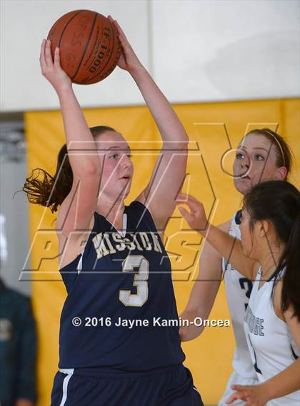 Thumbnail 3 in Mission Prep vs. Flintridge Prep (CIF SS D5AA Final) photogallery.