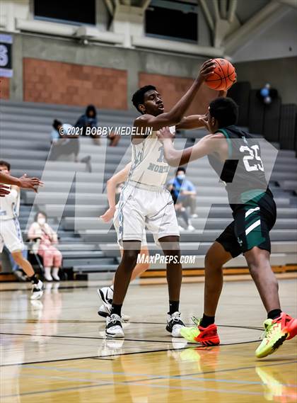 Thumbnail 2 in Hoover @ Clovis North photogallery.
